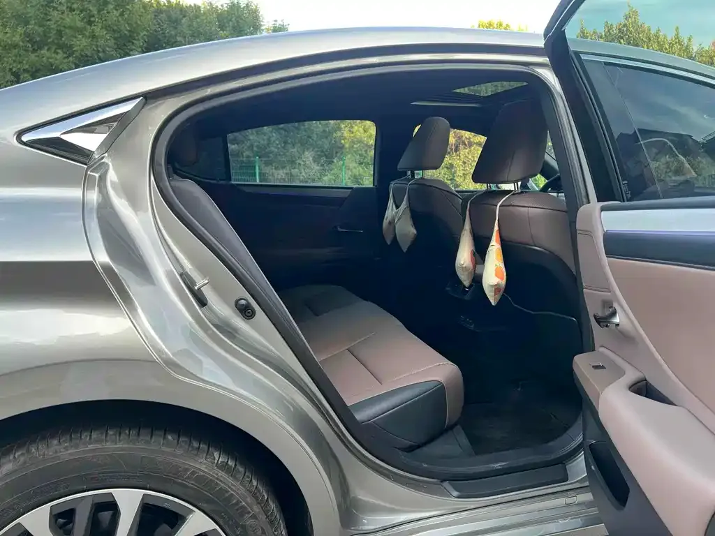 Lexus ES 2025 из CN, фото 4