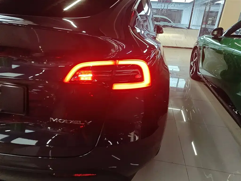 Tesla Model Y 2024 из CN, фото 8