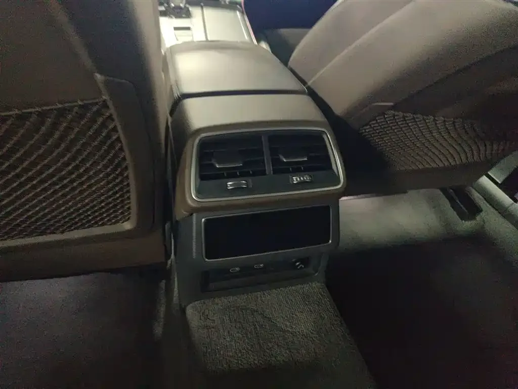 Audi A7L 2023 из CN, фото 4