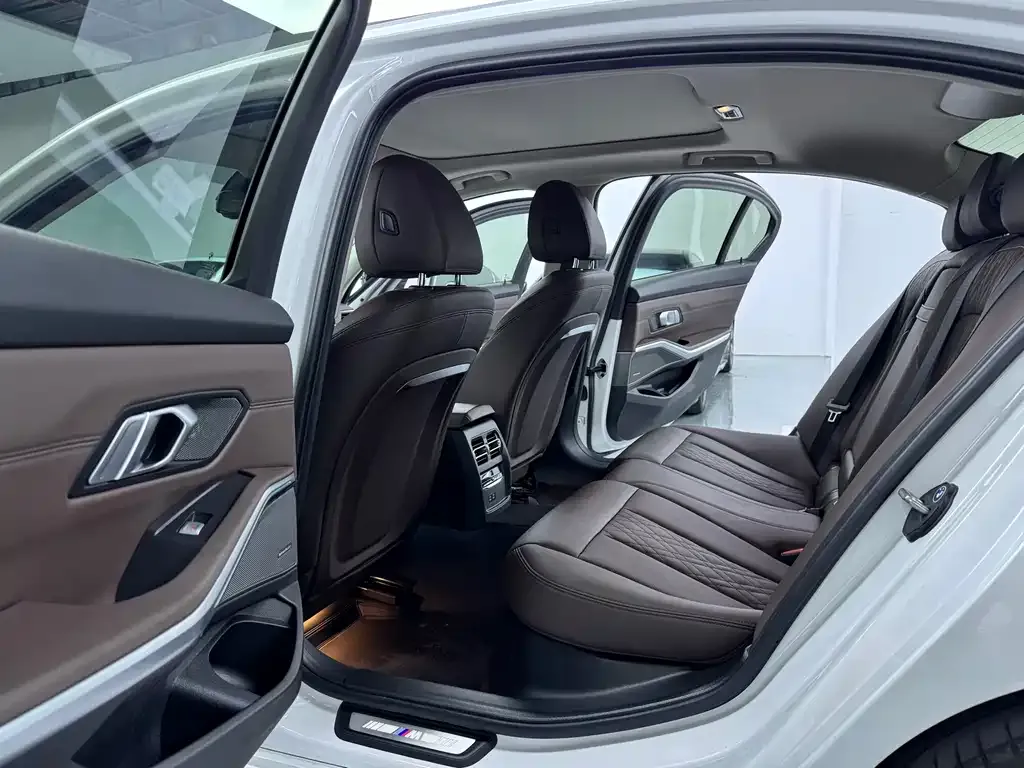 BMW 3 Series 2024 из CN, фото 8