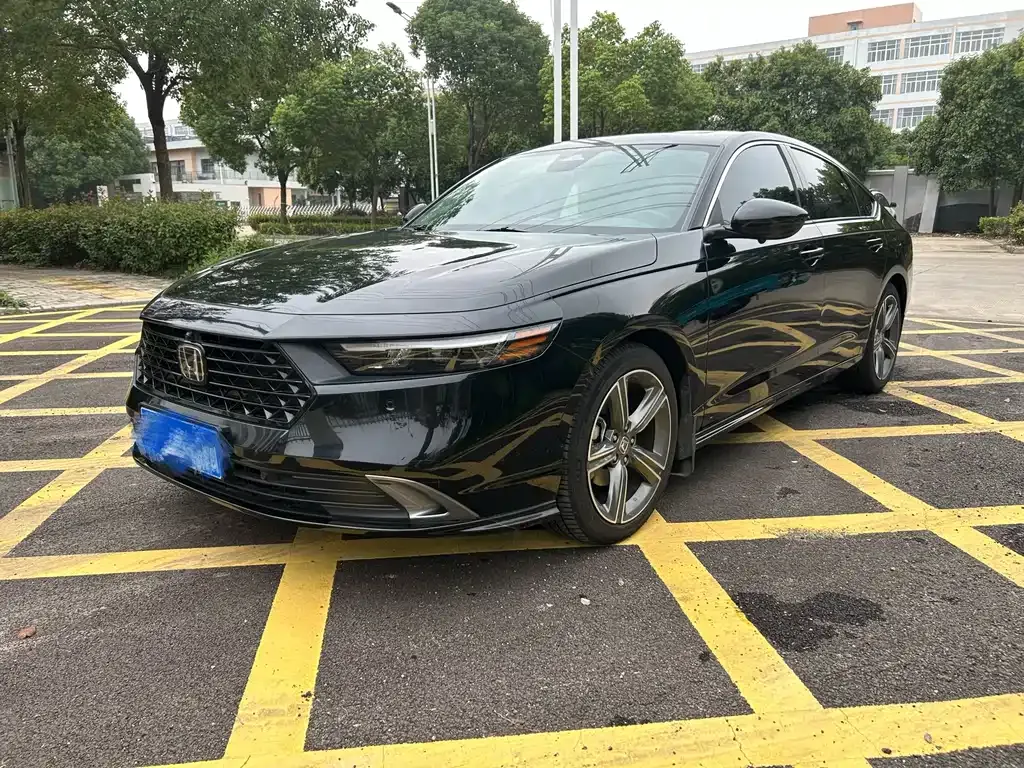 Honda Accord — фото 1