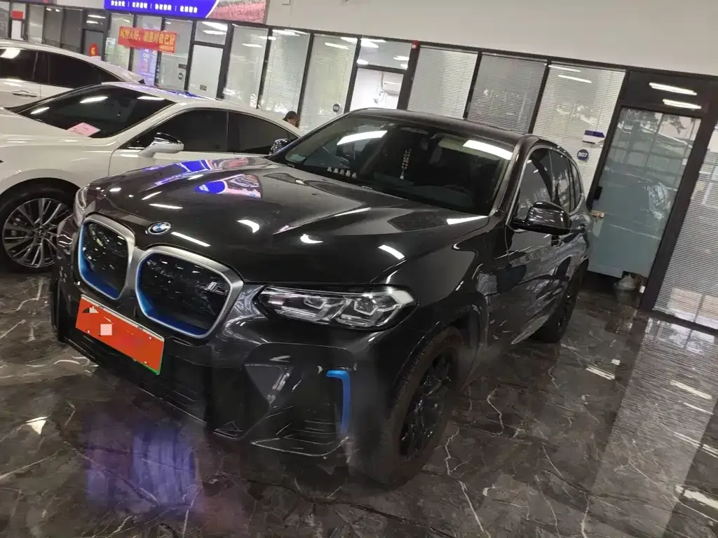 BMW iX3 — фото 1