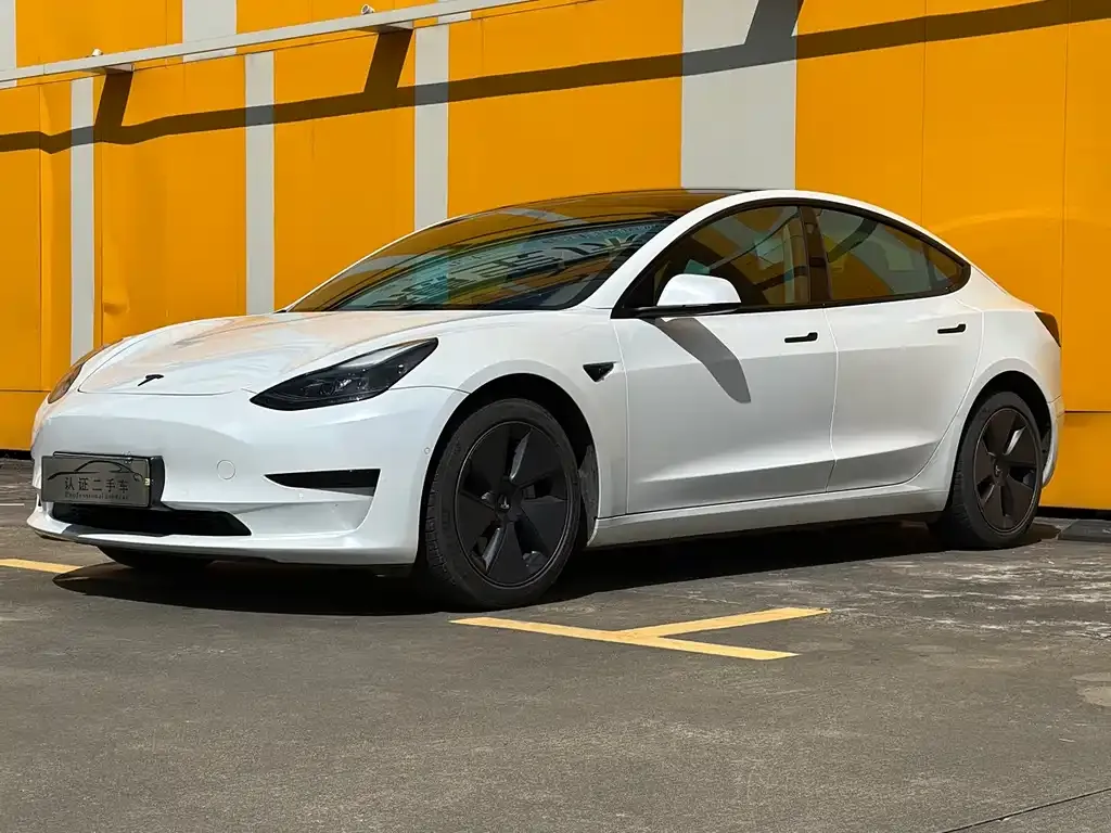 Tesla Model 3 — фото 1