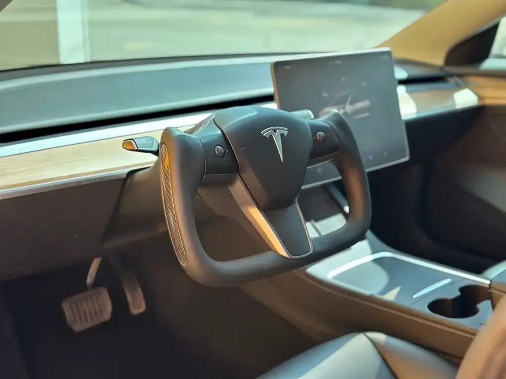 Tesla Model 3 — фото 4