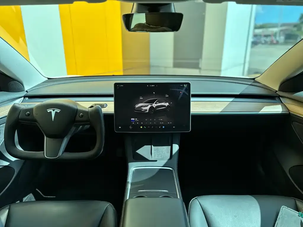 Tesla Model 3 — фото 7