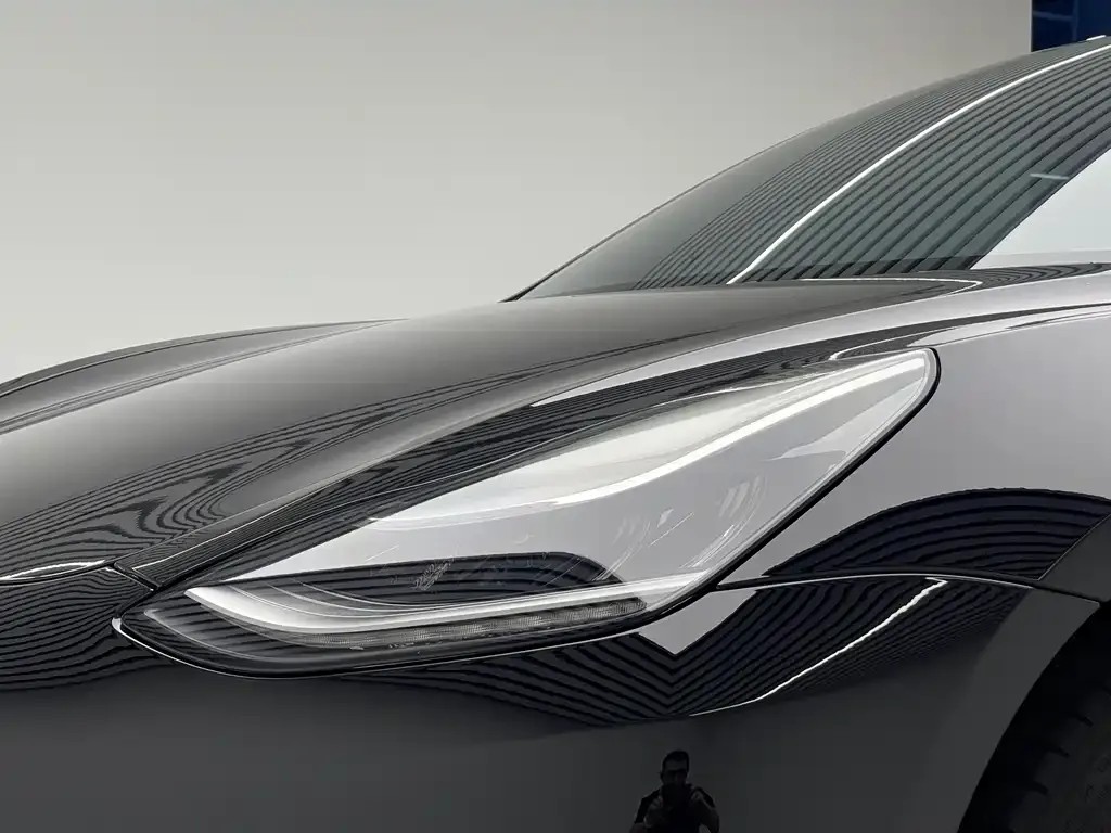 Tesla Model 3 — фото 10