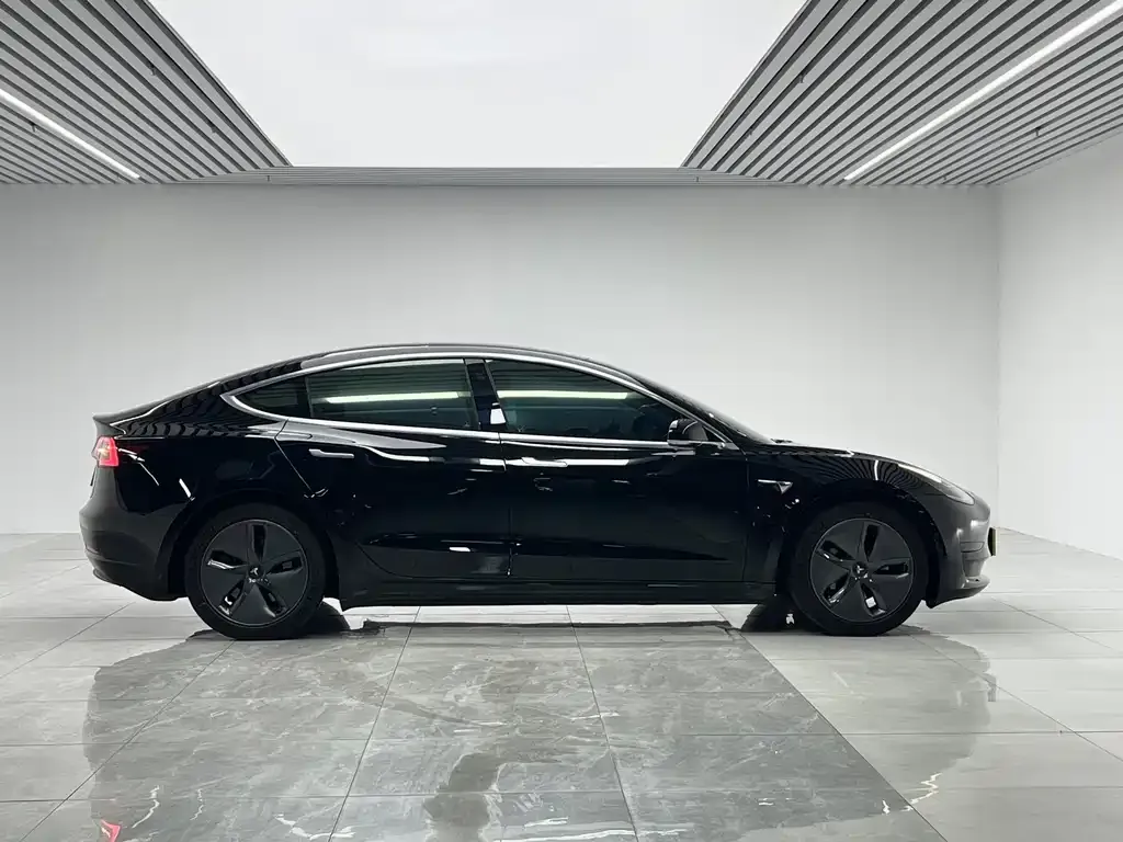 Tesla Model 3 — фото 4
