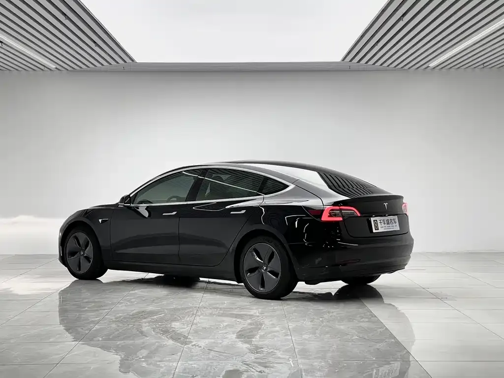 Tesla Model 3 — фото 7