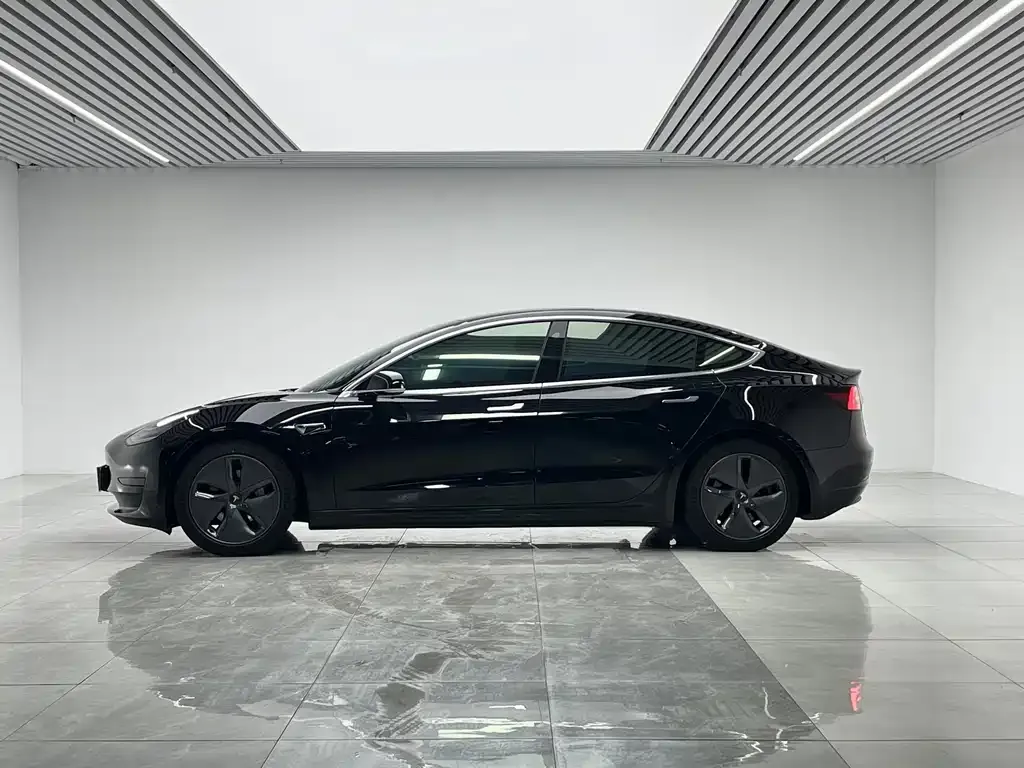 Tesla Model 3 — фото 8
