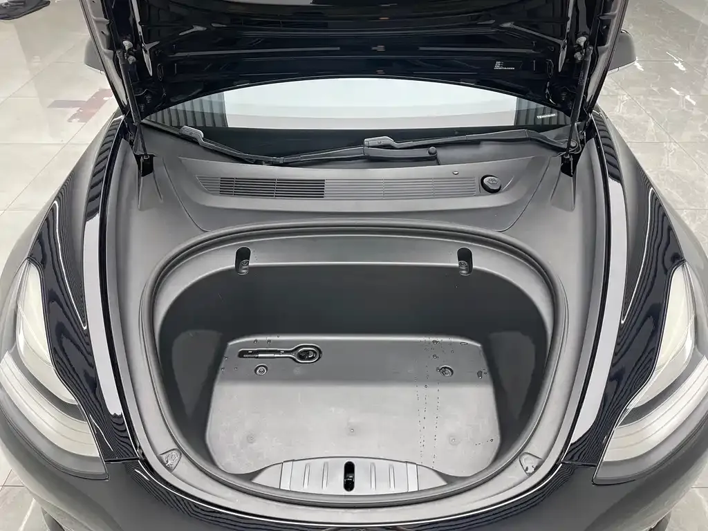 Tesla Model 3 — фото 9