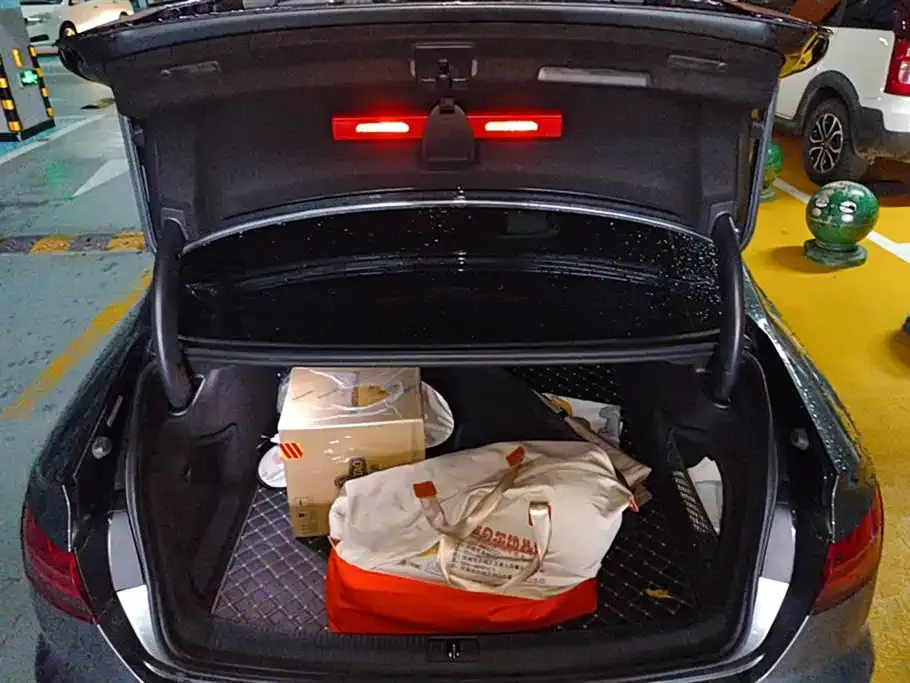 Audi A4L 2021 из CN, фото 4