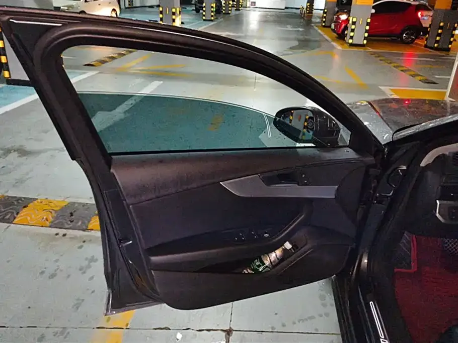 Audi A4L 2021 из CN, фото 7