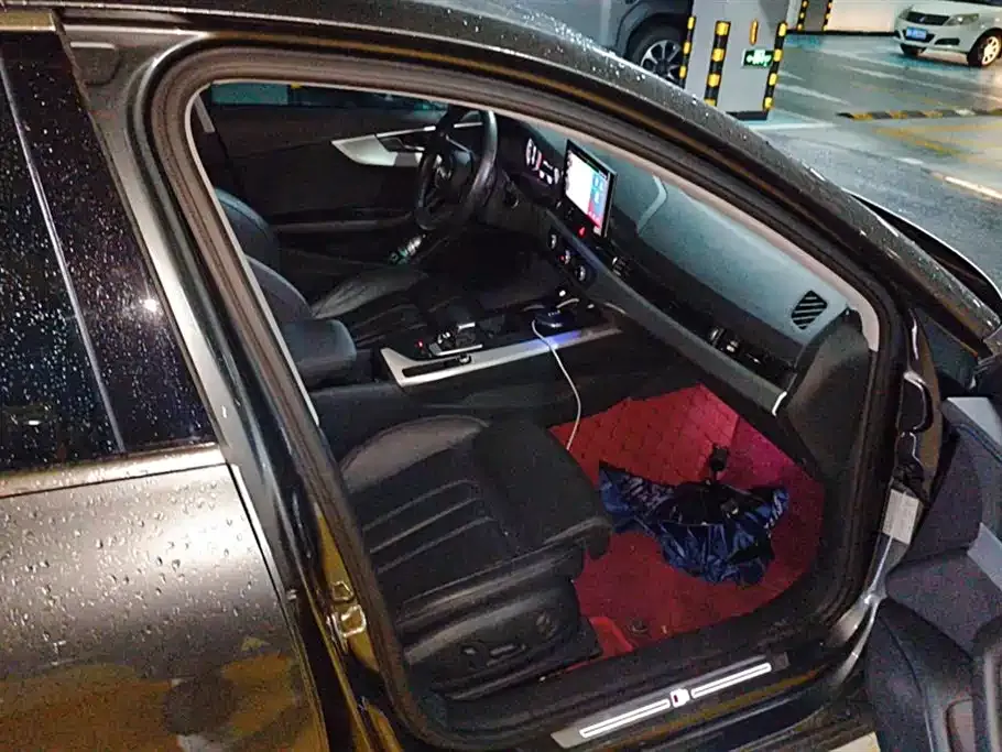 Audi A4L 2021 из CN, фото 8