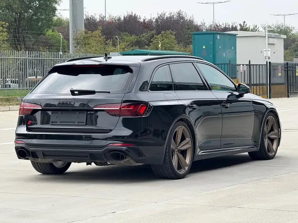 Audi RS 4 — фото 6