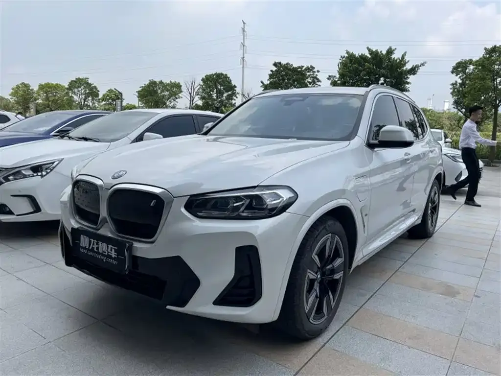 BMW iX3 — фото 1