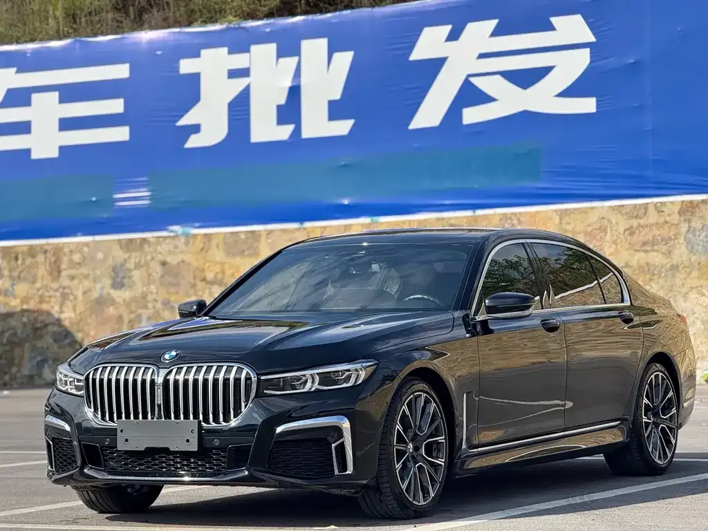 BMW 7 Series — фото 1