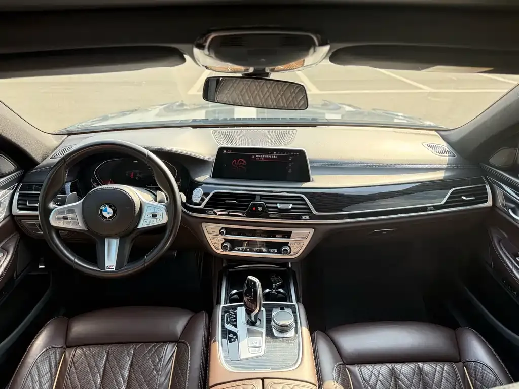 BMW 7 Series — фото 9