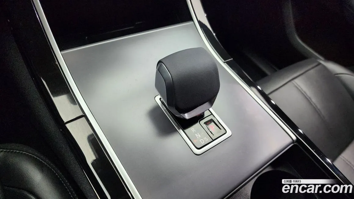 Land Rover Range Rover Velar 2025 из KR, фото 9