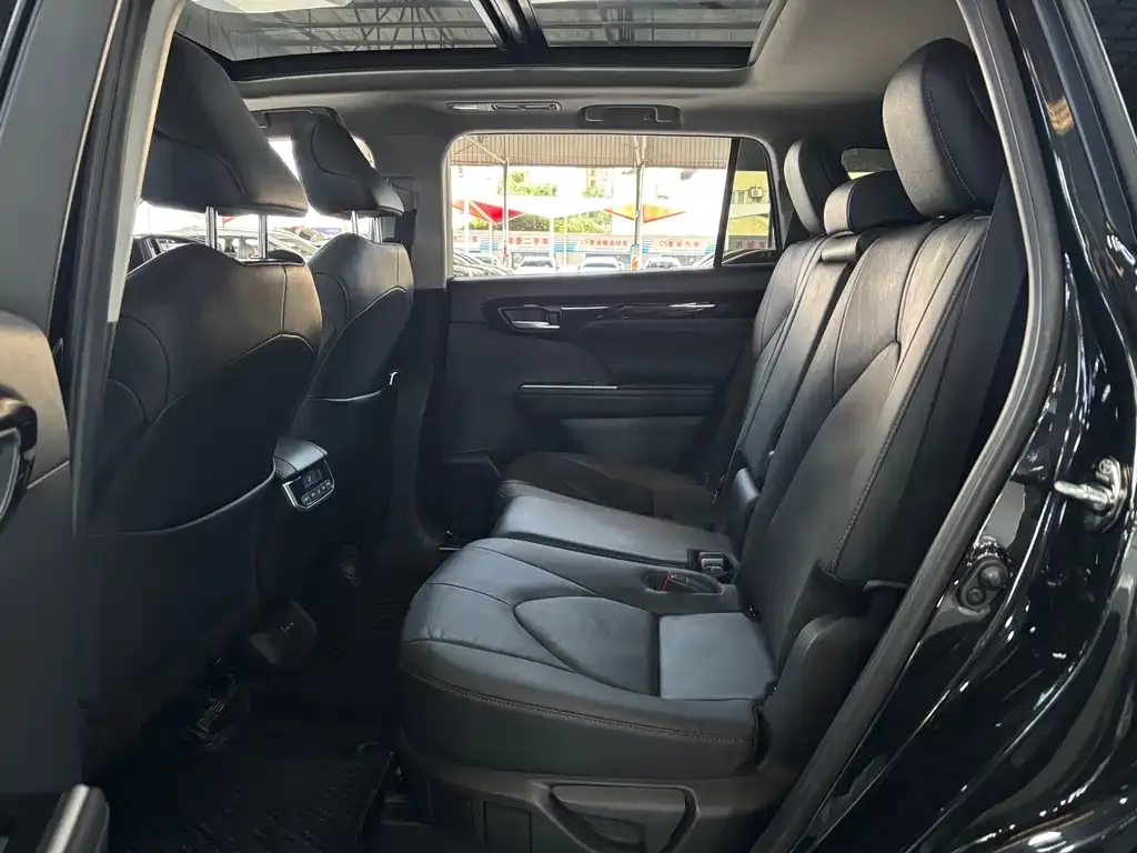 Toyota Highlander 2023 из CN, фото 8