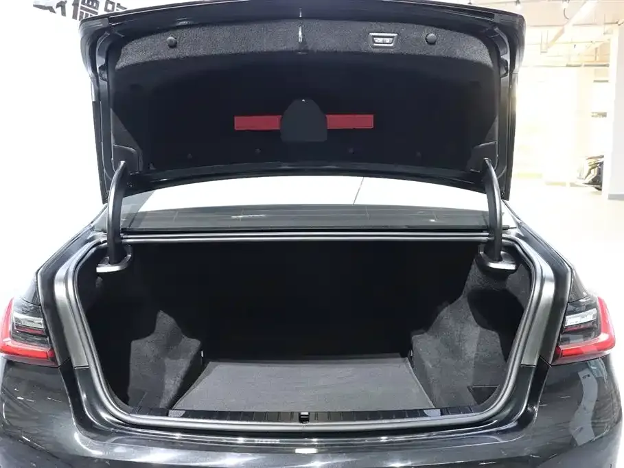 BMW 7 Series 2021 из CN, фото 7