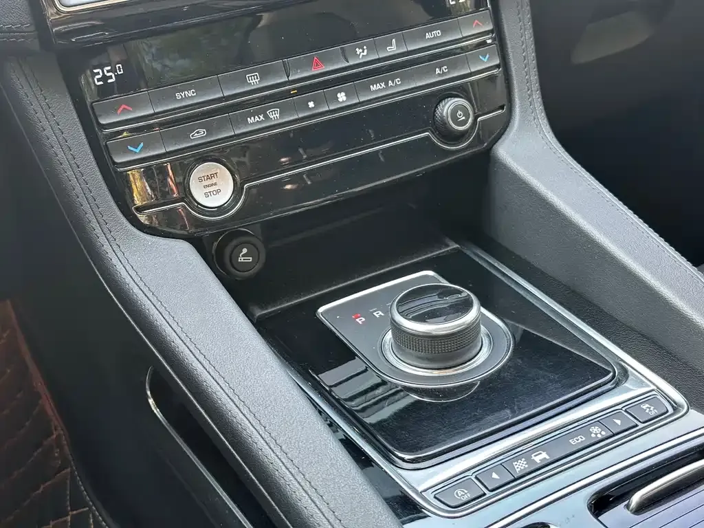 Jaguar F-PACE 2021 из CN, фото 10