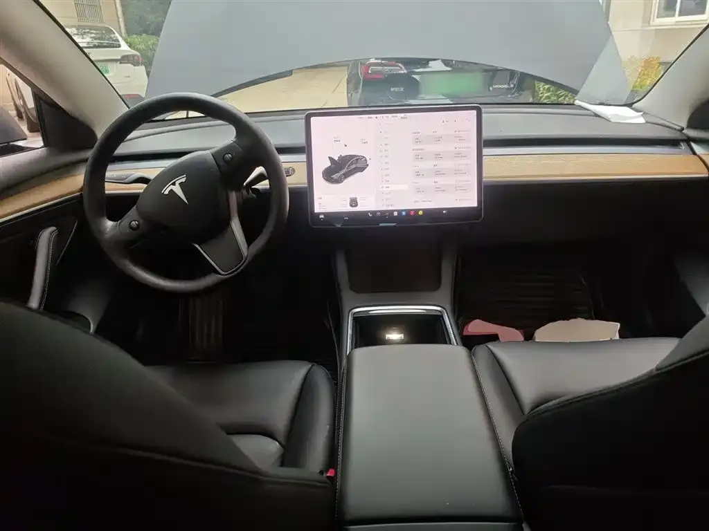 Tesla Model 3 — фото 10