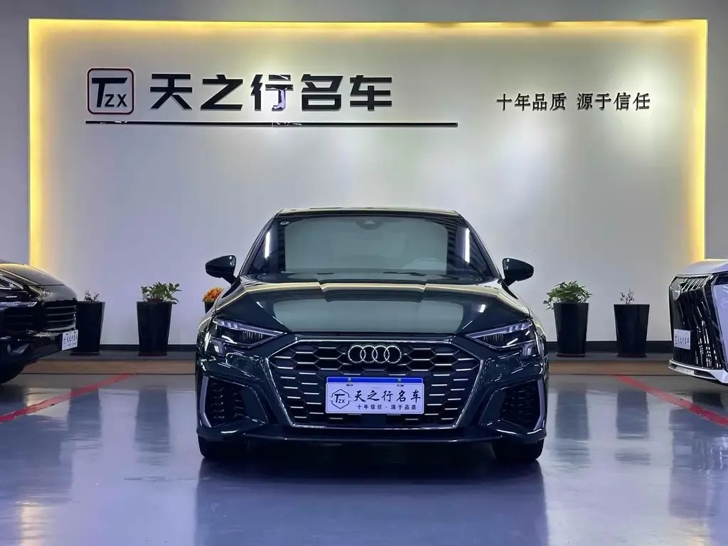 Audi A3 2023 из CN, фото 2