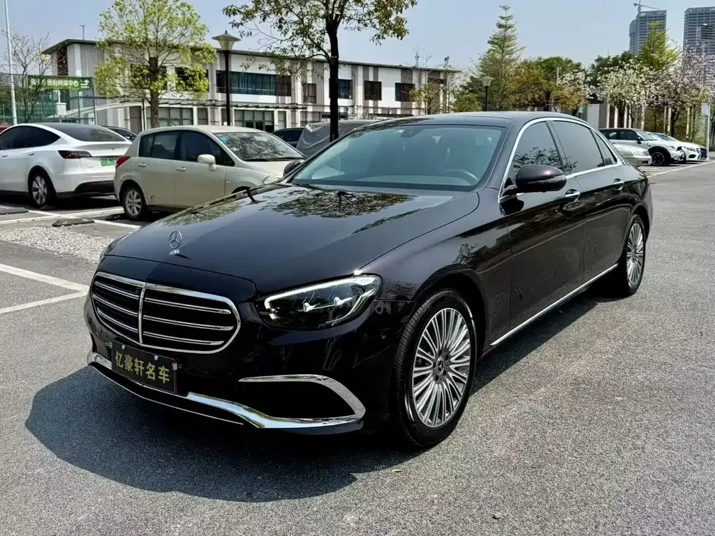 Mercedes-Benz E-Class — фото 1