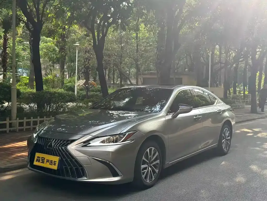Lexus ES — фото 1