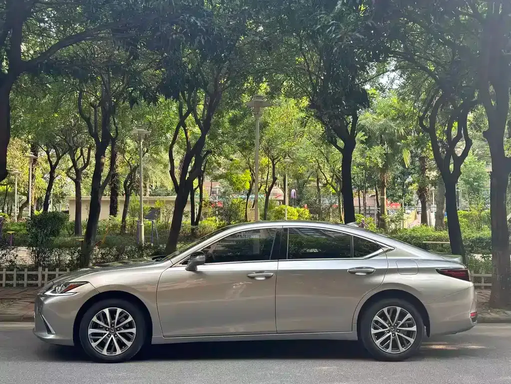 Lexus ES — фото 7