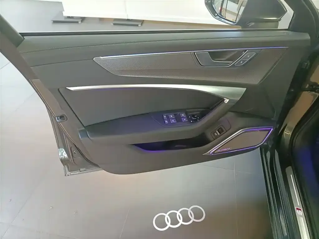 Audi A6L 2024 из CN, фото 9