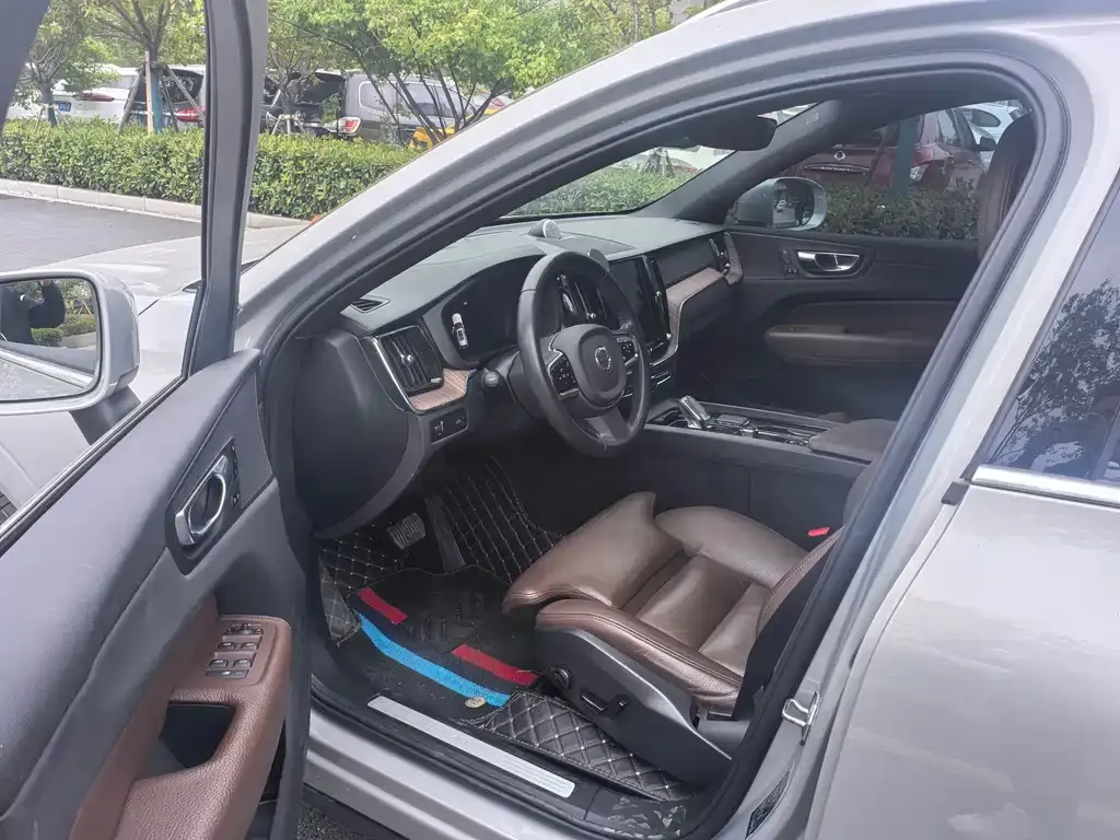 Volvo XC60 2022 из CN, фото 6