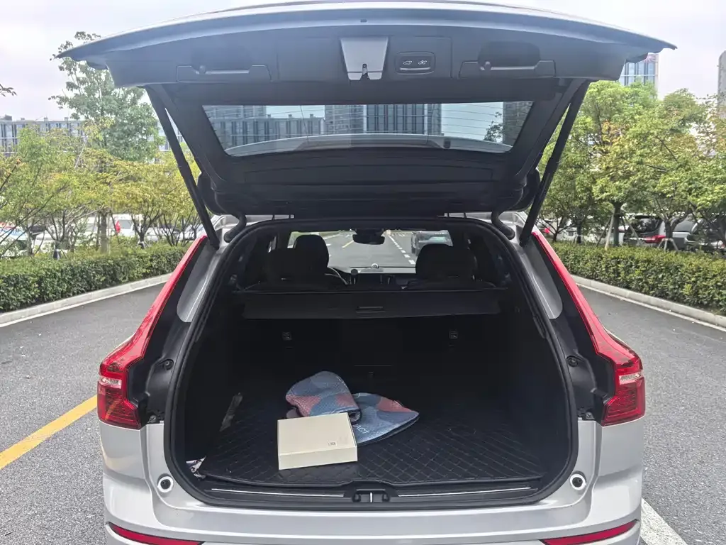 Volvo XC60 2022 из CN, фото 8
