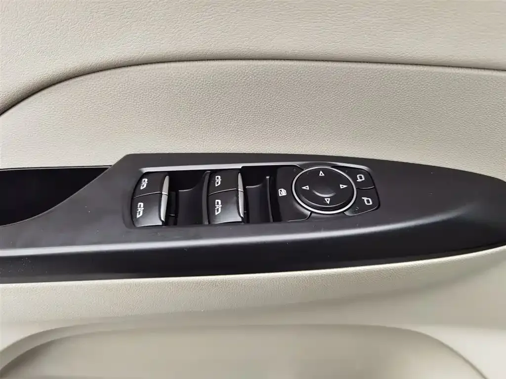 Buick GL8 2023 из CN, фото 9