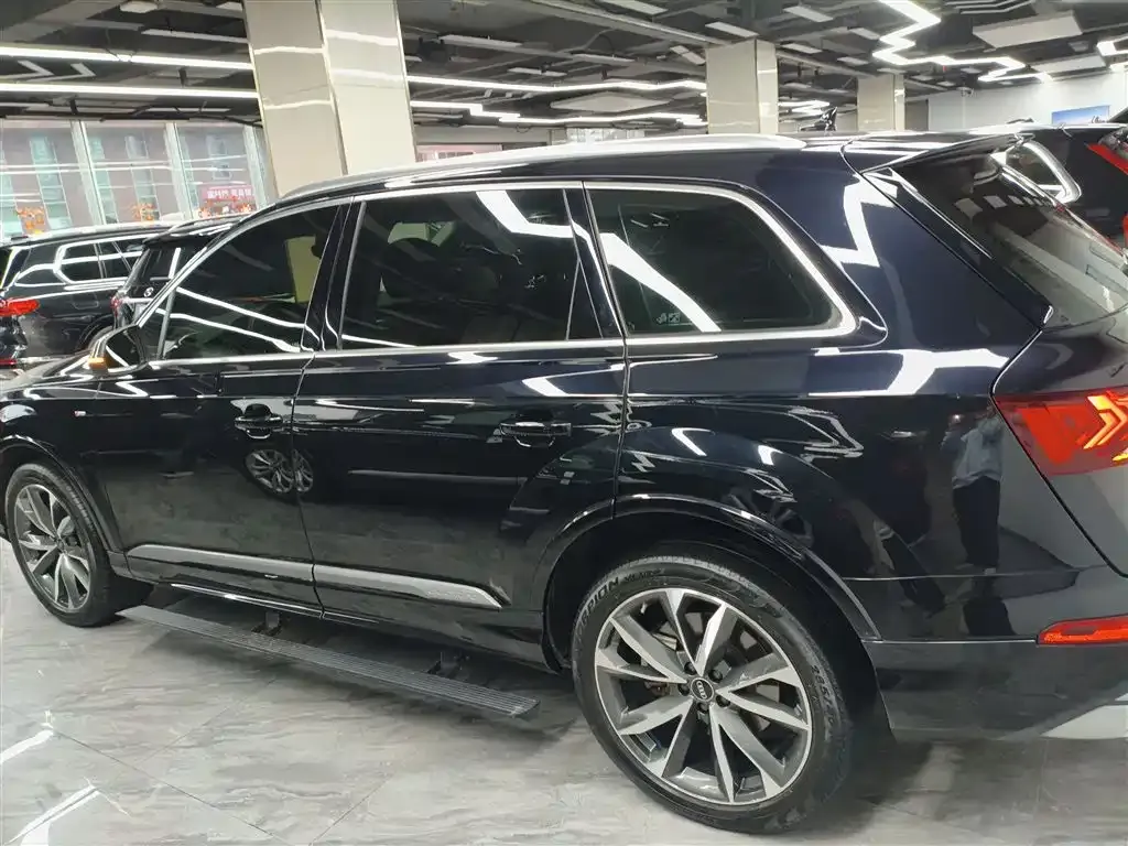 Audi Q7 2021 из CN, фото 5