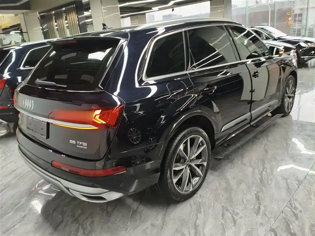 Audi Q7 2021 из CN, фото 7