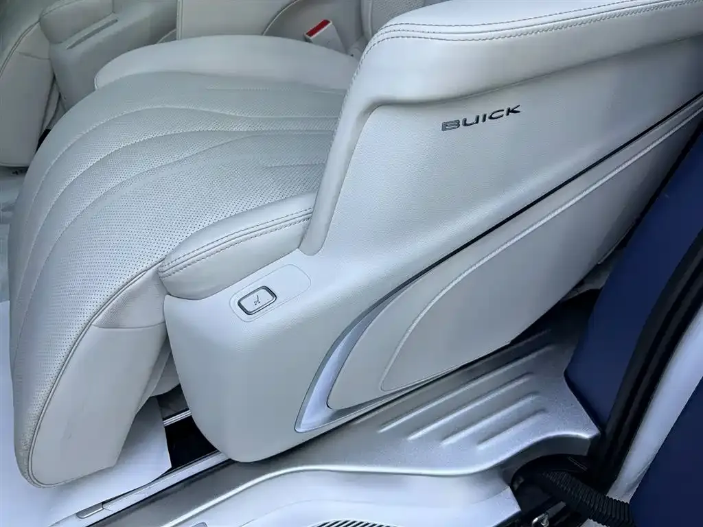 Buick GL8 Hybrid — фото 9