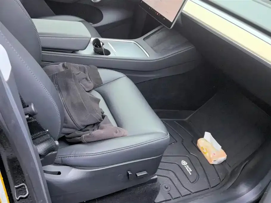 Tesla Model Y 2023 из CN, фото 8