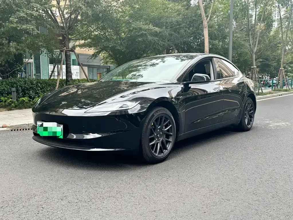 Tesla Model 3 — фото 1