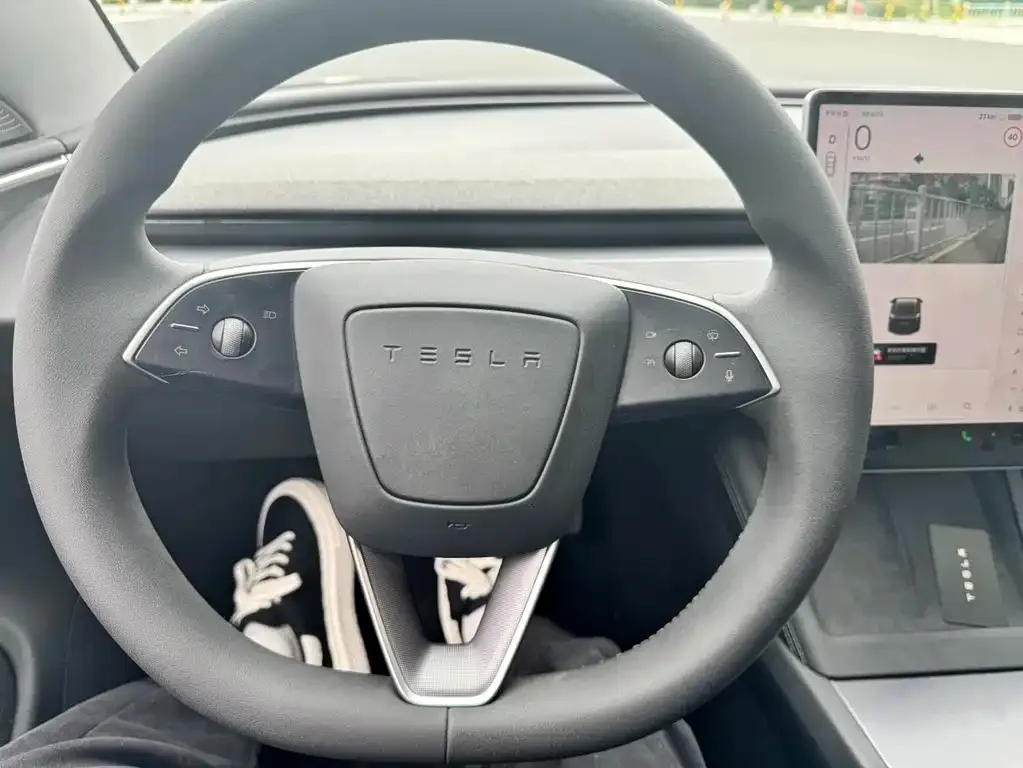 Tesla Model 3 — фото 5