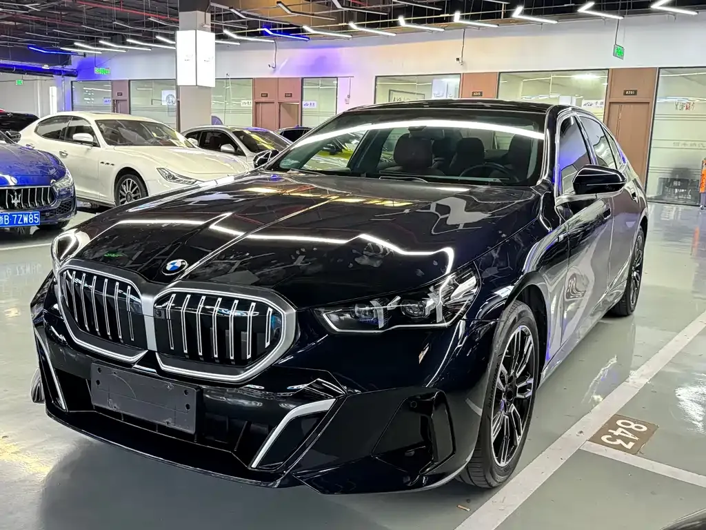 BMW 5 Series — фото 1