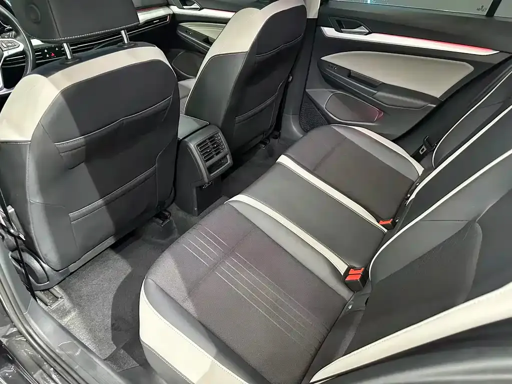 Volkswagen Golf 2022 из CN, фото 10