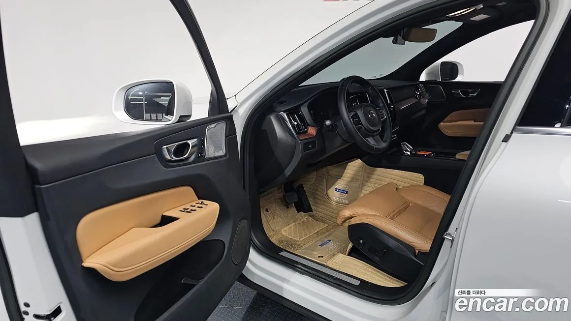 Volvo XC60 — фото 10