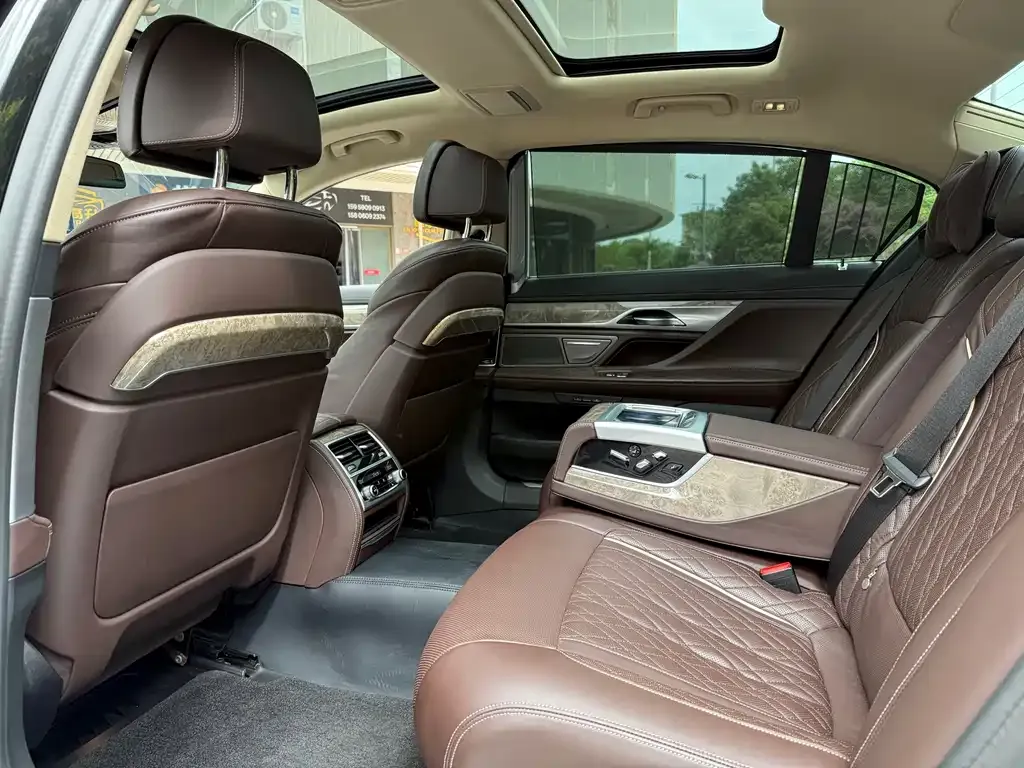 BMW 7 Series 2022 из CN, фото 10