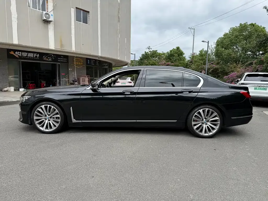 BMW 7 Series 2022 из CN, фото 4