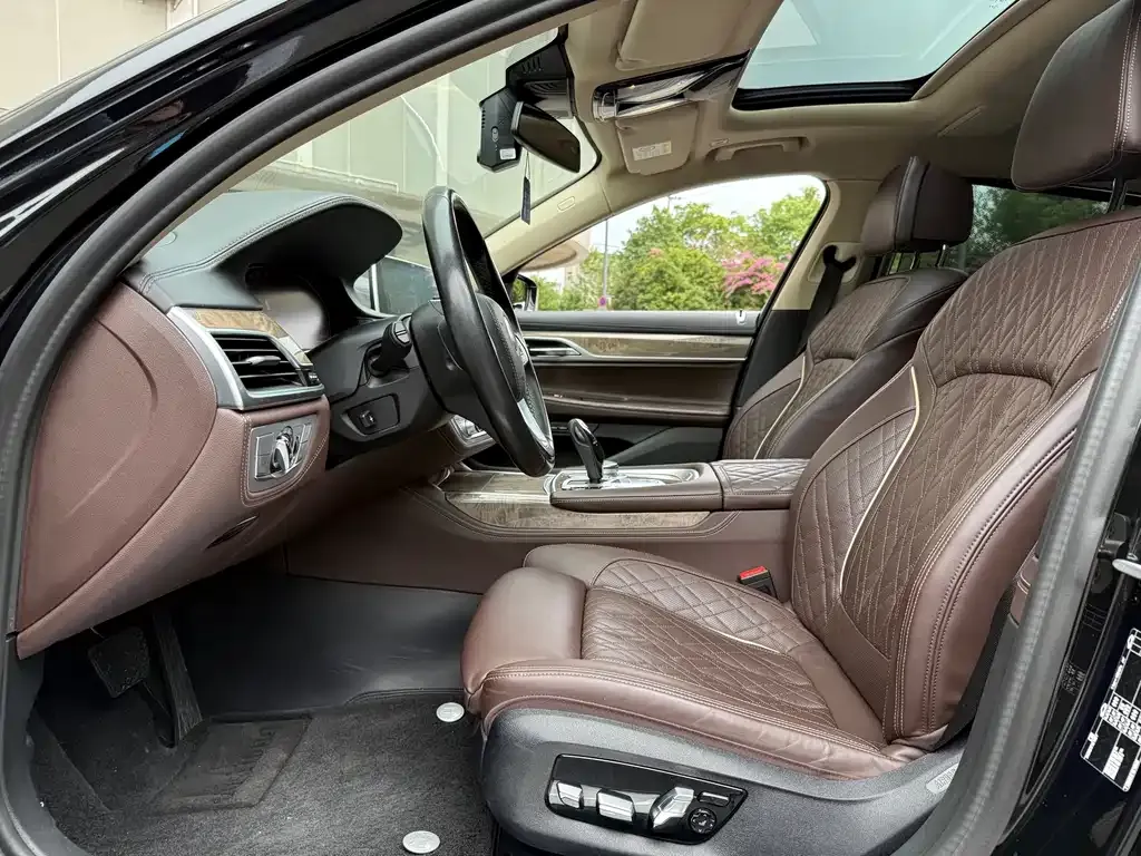 BMW 7 Series 2022 из CN, фото 9