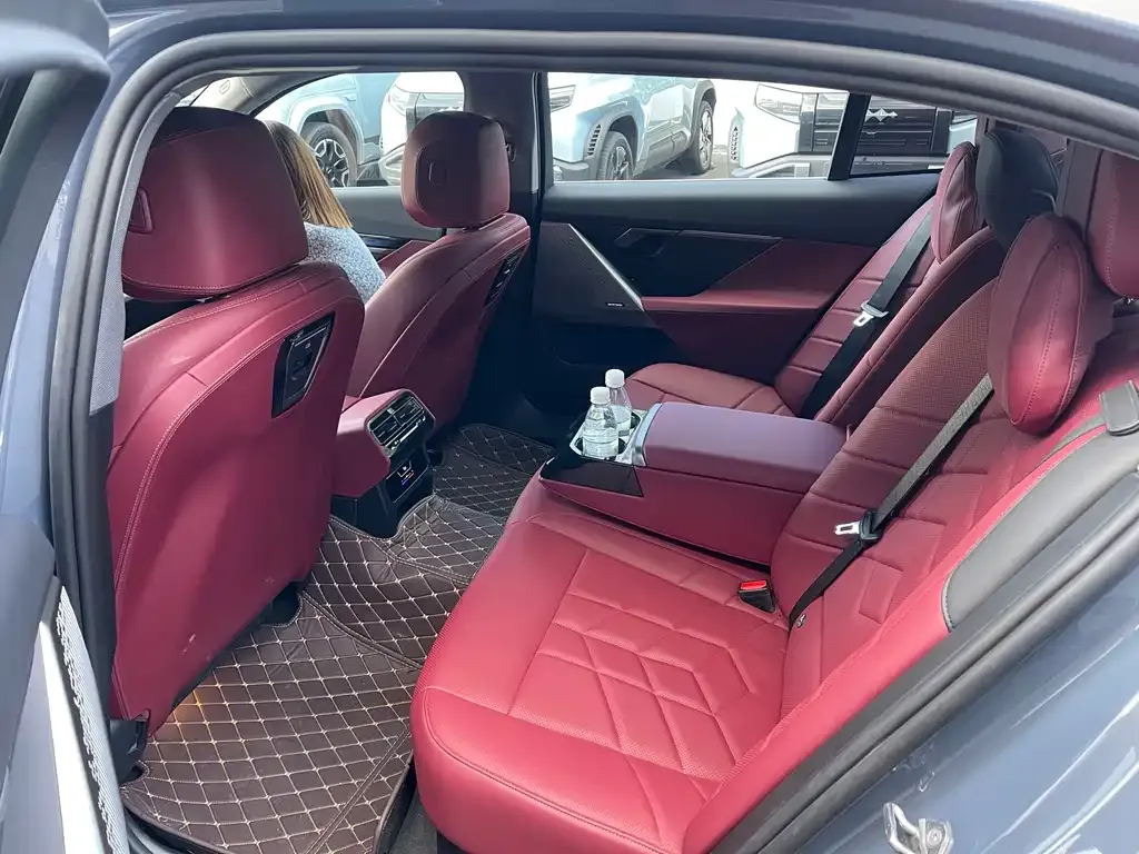 BMW 5 Series 2024 из CN, фото 5