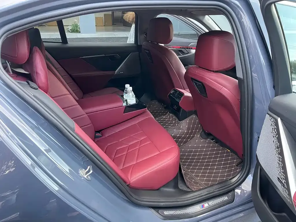 BMW 5 Series 2024 из CN, фото 9