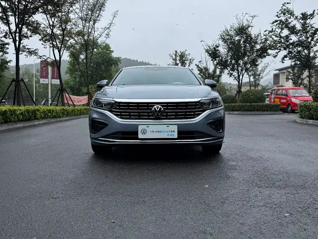 Volkswagen Passat 2023 из CN, фото 2