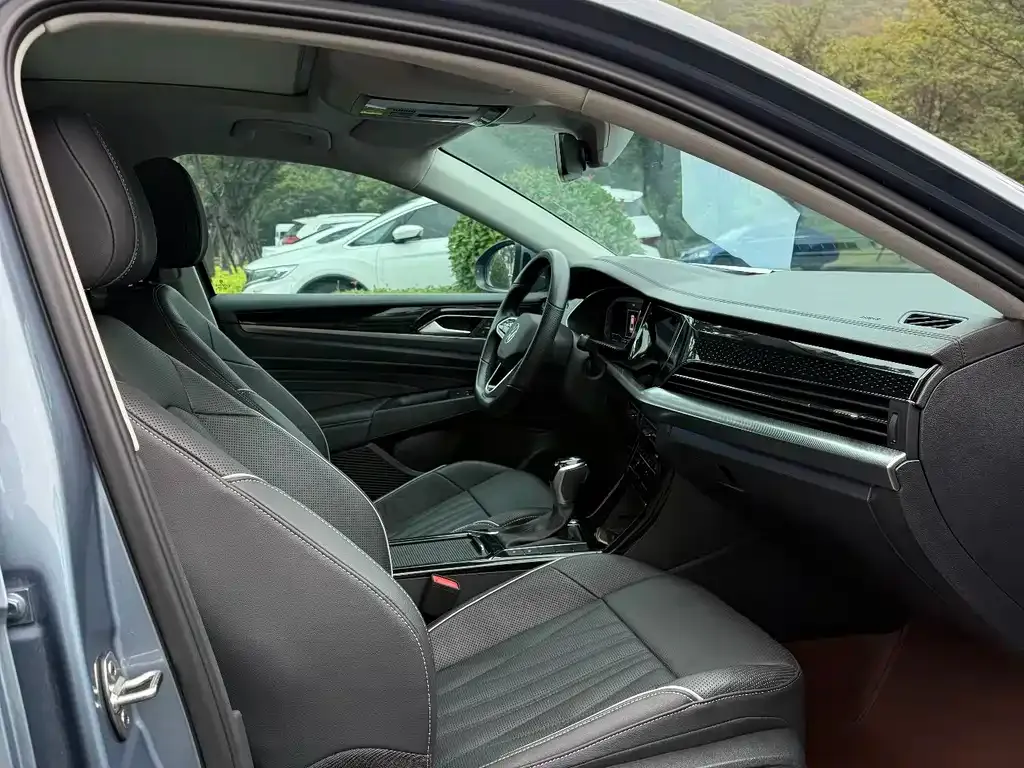 Volkswagen Passat 2023 из CN, фото 5